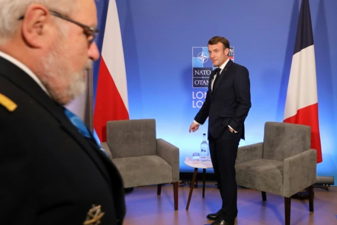 Le président français, Emmanuel Macron, prépare sa rencontre avec son homologue polonais, Andrzej Duda lors d'un sommet de l'Otan le 4 décembre 2019 à Watford (Royaume-Uni)