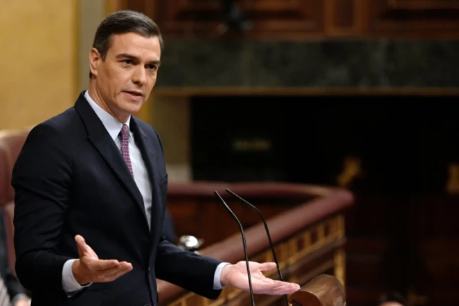 Le socialiste espagnol Pedro Sanchez défend devant les députés sa candidature pour être investi président d'un gouvernement d'union de la gauche, à Madrid le 5 janvier 2020 