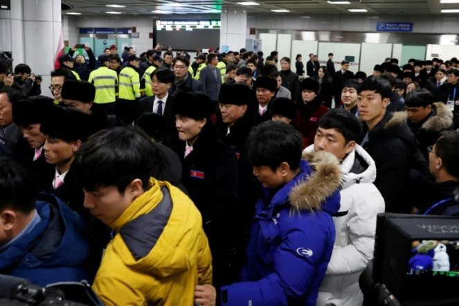 Des athlètes nord-coréens arrivent à Gangneung, en Corée du Sud, le 1er février 2018