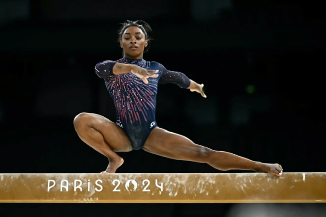 La gymnaste américaine Simone Biles s'entraîne à l'Arena de Bercy à Paris le 25 juillet 2024