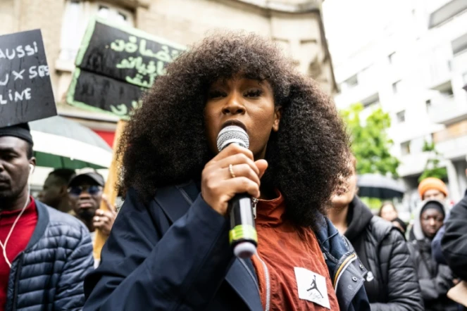 Assa Traoré, militante et leader du comité Vérité et Justice pour Adama, le 7 mai 2023 à Paris, lors d'une marche pour réclamer justice 