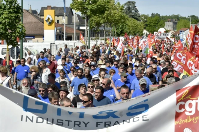 Des employés de l'équipementier automobile GM&S Industry manifestent, le 16 mai 2017 à La Souterraine dans la Creuse