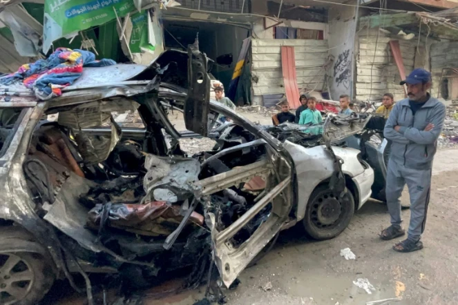 La voiture calcinée des trois fils du chef du Hamas dans le camp de réfugiés de Chati, dans la ville de Gaza, le 10 avril 2024