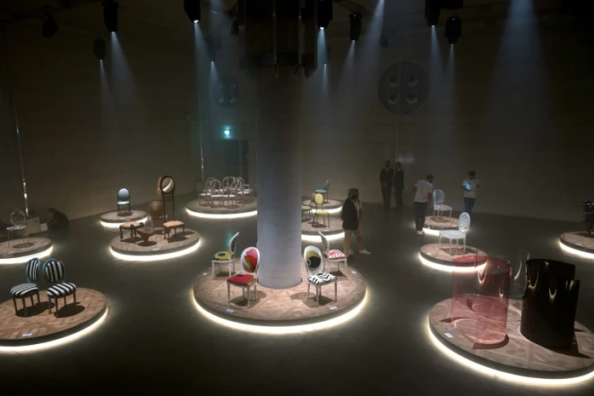 L'exposition des chaises médaillon de Dior à l'occasion du  Fuorisalone 2021 au  Palazzo Citterio à Milan, le 4 septembre 2021