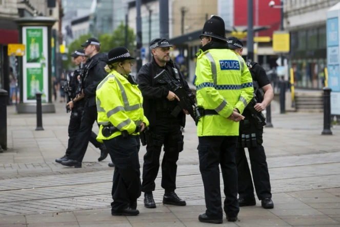 Des policiers britanniques à Manchester, le 28 mai 2017