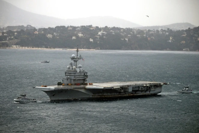 Le Charles de Gaulle de retrour à Toulon après une mission dans le golfe persique, à Toulon 16 mars 2016