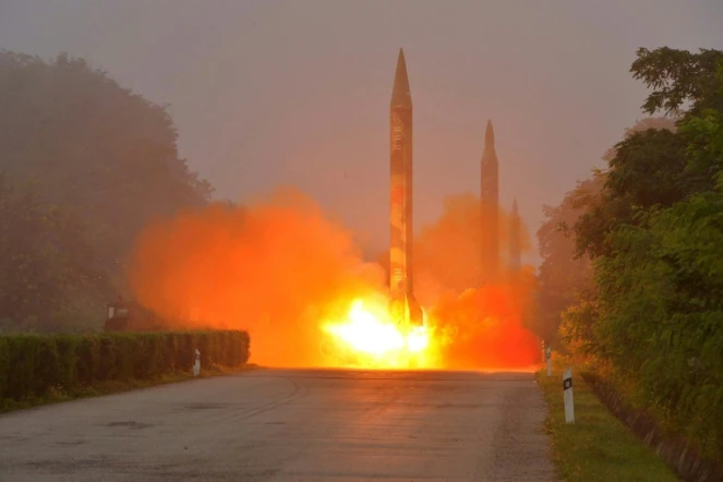 Photo fournie le 21 juilleet 2016 par l'agence officielle nord-coréenne KCNA, d'un tir de missile à une date non précisée 