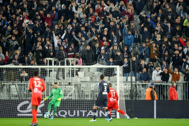 Des supporters bordelais lors d'une rencontre de Ligue 1 opposant Bordeaux à Nîmes le 3 décembre 2019. 
