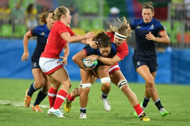 La Française Camille Grassineau face au Canada dans le tournoi de rugby à VII aux Jeux de Rio, le 7 août 2016
