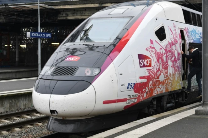 Le nouveau TGV qui circulera sur la ligne à grande vitesse Tours-Bordeaux, appelée l'Océane, à Bordeaux le 11 décembre 2016 