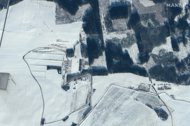 Une image satellite diffusée par Maxar Technologies montre un déploiement de troupes à Rechytsa, au Bélarus, près de la frontière ukrainienne, le 4 février 2022  