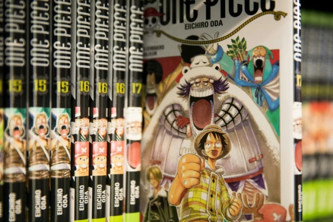 Des tomes du manga japonais à succès "One Piece" exposés lors du salon du livre de Paris le 18 mars 2019