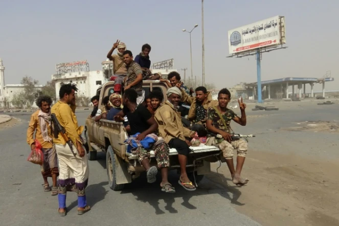 Des combattants des forces loyalistes yéménites dans la ville portuaire de Hodeida (ouest), le 17 décembre 2018