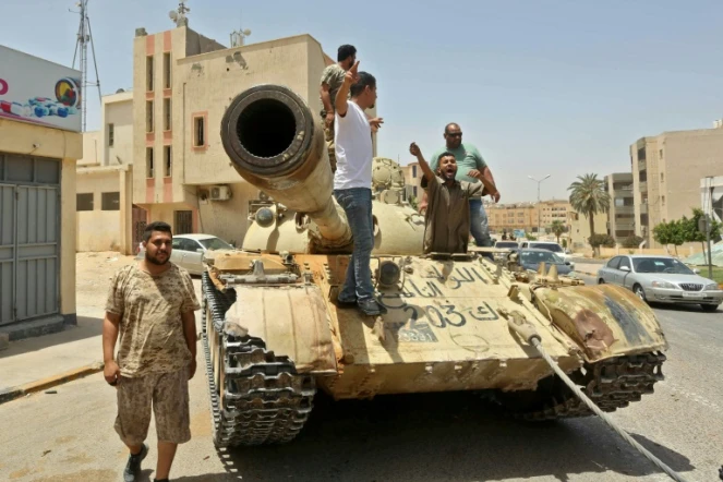 Des combattants loyaux au Gouvernement d'union national (GNA), le 5 juin 2020 à Tarhouna, ville située à 80 km au sud de la capitale libyenne Tripoli et reprise aux forces du maréchal Haftar