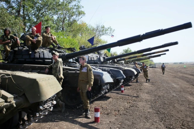 Des séparatistes prorusses participent à une compétition militaire entre unités blindées près de Torez, dans la région de Donetsk, en Ukraine, le 24 septembre 2015