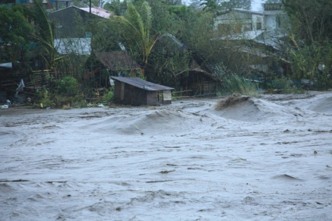 Montée des eaux au passage du typhon Goni, à Legazpi, le 1er novembre 2020 aux Philippines