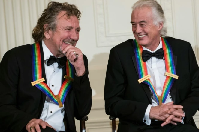 Robert Plant (g) et Jimmy Page (d) de Led Zeppelin à l à la Maison Blanche à Washington, le 2 décembre 2012 