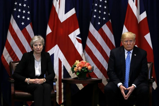 La Première ministre  britannique Theresa May (G) et le président américain Donald Trump (D) le 26 septembre 2018 à New York, lors d'une assemblée de l'ONU
