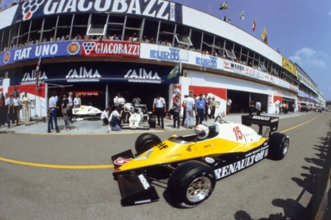 La Renault d'Alain Prost, lors du Grand Prix de France sur le circuit Paul Ricard du Castellet, le 17 avril 1983