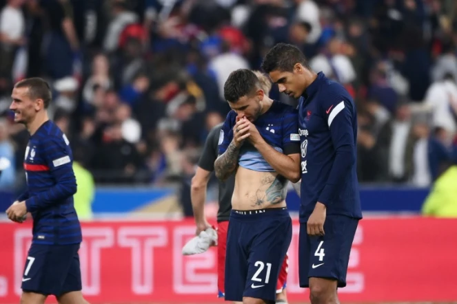 La déception des Bleus à l'issue du match perdu contre le Danemark au Stade de France pour leur entrée en lice en Ligue des nations, le 3 juin 2022 