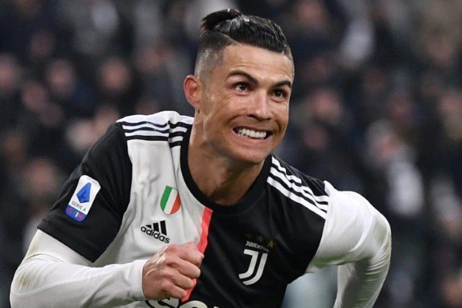 L'attaquant vedette de la Juventus Turin, le Portugais Cristiano Ronaldo, savoure son troisième but inscrit face à Cagliari, en championnat d'Italie le 6 janvier 2020 à Turin. 
