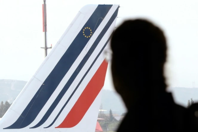 Onze salariés d'Air France convoqués par la police 
