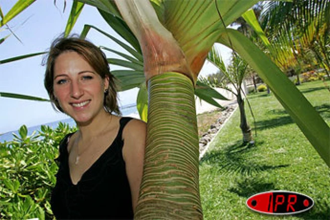 Octobre 2006 

Maud de Fontenoy se prépare son tour du monde à la voile en solitaire et à contre-courants