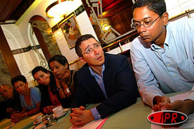Mercredi 30 juin 2004 - 

Jean-Jacques Morel reste dans la majorité municipale dionysienne, mais forme un groupe &quot;pour aiguillonner la majorité&quot;
