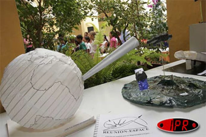Vendredi 27 mai 2005

L'école Jules Reydellet et le collège Bois-de-Nèfles ont remporté le concours de maquettes &quot;Mémorial de l'espace&quot;
