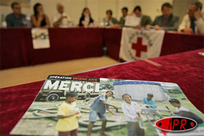 Mercredi 20 avril 2005 -Jean François Mattei, président de la croix Rouge française en visite à la Réunion.