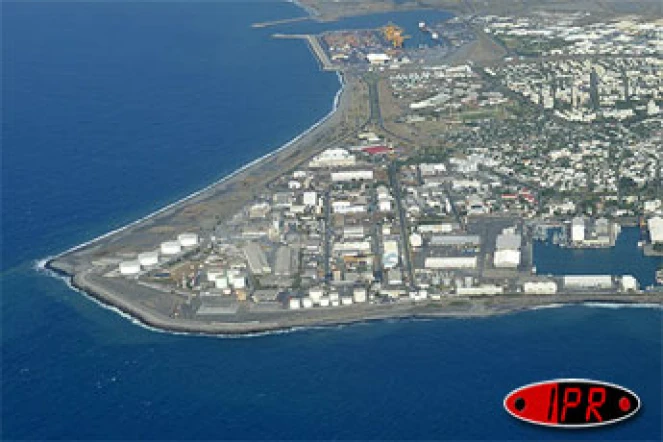 Lundi 18 avril 2005La CCIR va engager des poursuites contre certains locataires de la ZI 1 au port