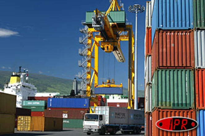 Containers stockés sur le portPort Réunion est le 3e port français et le 1er port des îles de l'Océan Indien pour le volume de containers traités