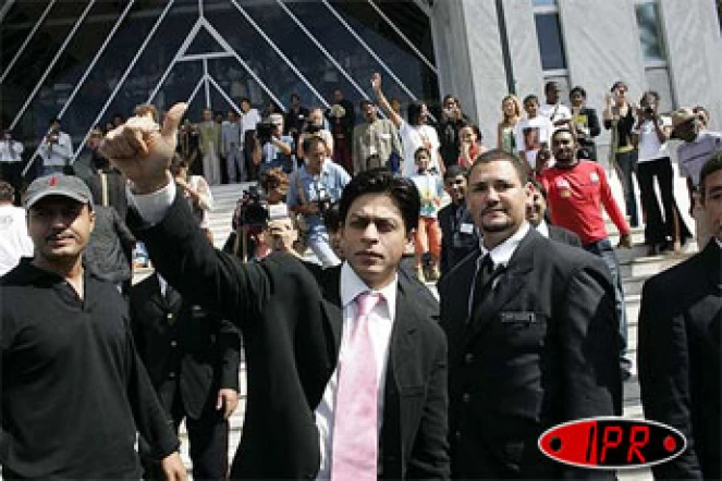 Vendredi 26 août 2005 -

Shah Rukh Khan, la star du Bollywood, se produira en concert à Saint-Pierre samedi soir