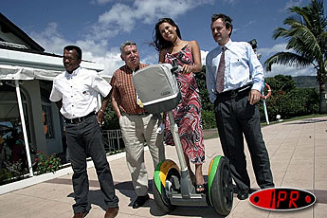 Mercrdi 15 septembre 2004 -Le Segway, une plate-forme &quot;intelligente&quot; de transport individuel, sera présenté au Cyber 2004