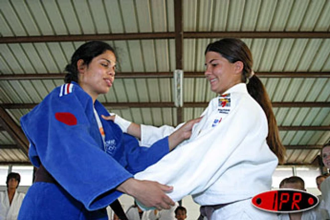 Samedi 4 décembre 2004

Animation pour les jeunes judokas avec Karima Medjeded, championne para-olympique du judo 2004, venue à La Réunion spécialement pour le téléthon