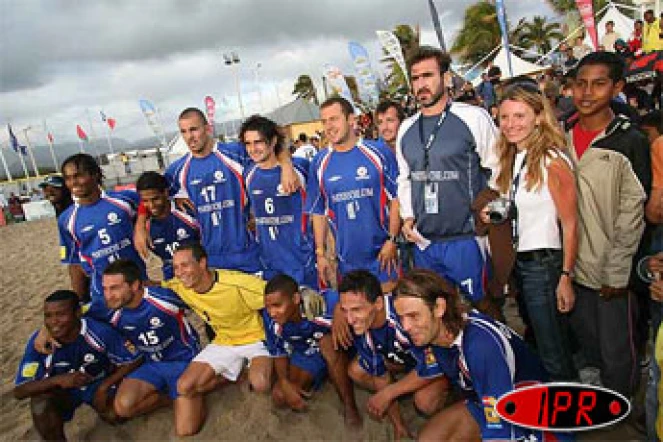 Dimanche 8 octobre 2006 -

Phase de jeu du tournoi de beach Soccer à Saint-Pierre remporté par l&quot;équipe de France entraînée par Éric Cantona