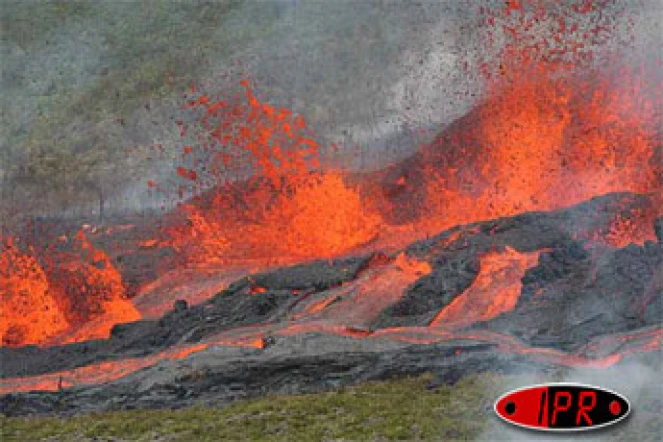Lundi 2 avril 2007 -

Le piton de la Fournaise est entré en éruption à 10 heures