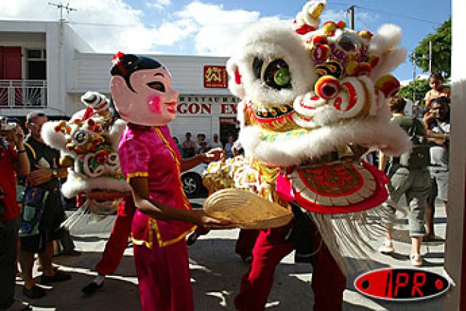 Célébration du nouvel an chinois le samedi 1er février 2003. La nouvelle année est placée sous le signe de la chèvre