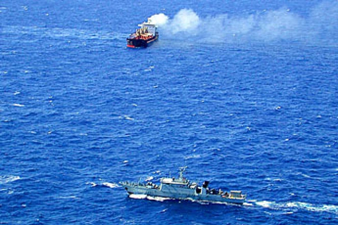 Lundi 22 septembre 2003
La Marine nationale a envoyé l'Adamandas par le fond
Photo Marine nationale