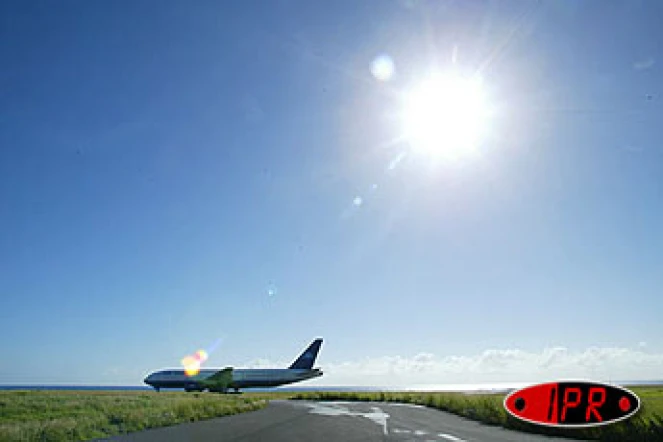 Mercredi 4 juin 2003
Le Boieng 777-200 d'Air Austral a effectué un vol de présentation entre La Réunion et Maurice. Il assurera la liaison Réunion -Métropole dès le 28 juin