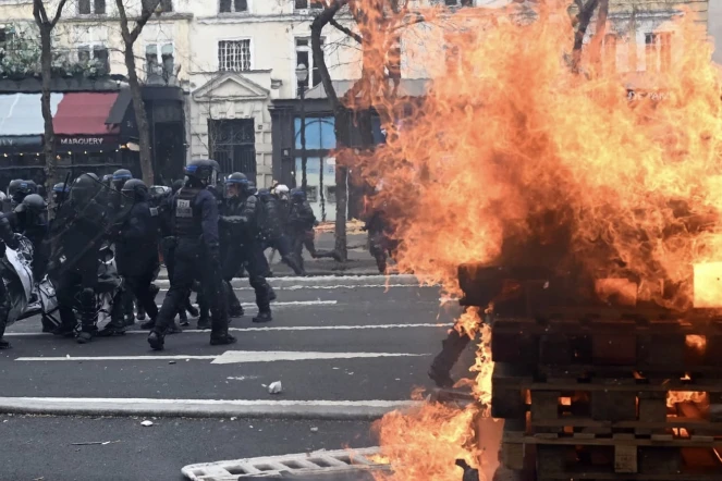 Incidents lors de la manifestation à Paris le 23 mars - AFP