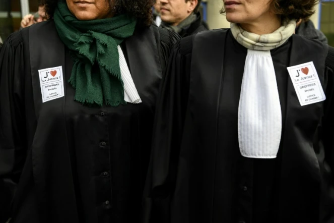Journée d'action de magistrats, avocats et greffiers contre "une justice au rabais"