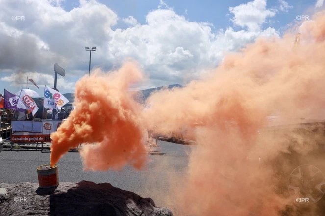 Rassemblement contre la réforme des retraites devant la CGSS de Saint-Denis le 16 janvier 2020