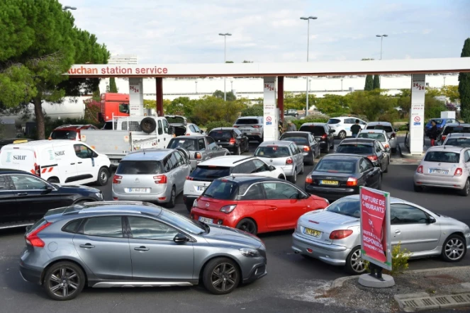 Pénuries de carburants: dialogue de sourds entre TotalEnergies et la CGT, le mouvement reconduit