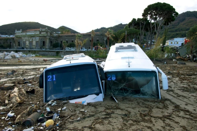 Italie: une dizaine de personnes recherchées après un glissement de terrain sur l'île d'Ischia