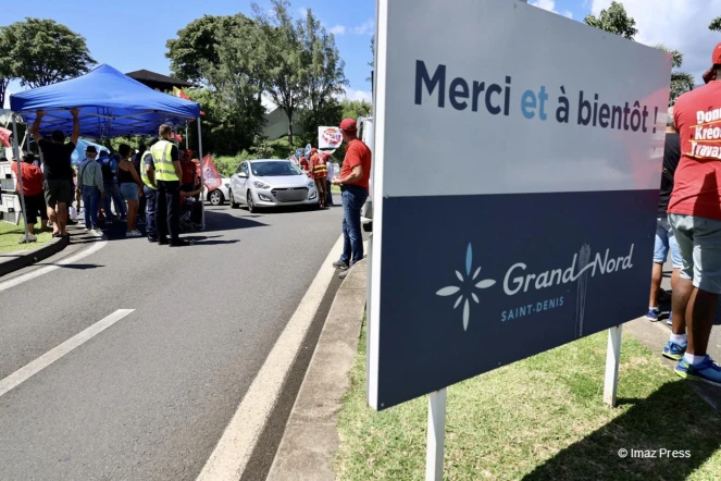 Contre la réforme des retraites : mobilisation devant des centres commerciaux à Saint-Denis