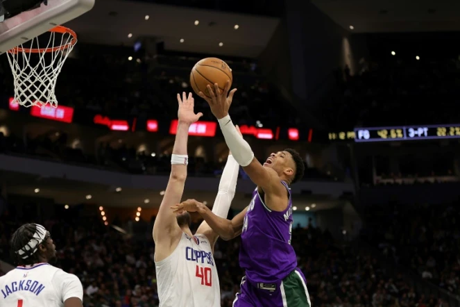 NBA: Giannis claque 54 points, les gifles ont failli partir entre Cavs et Grizzlies