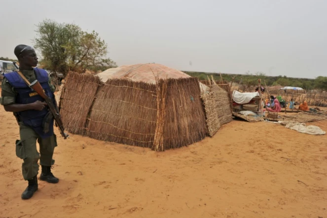 Un gendarme burkinabè dans un village proche de Gorom-Gorom