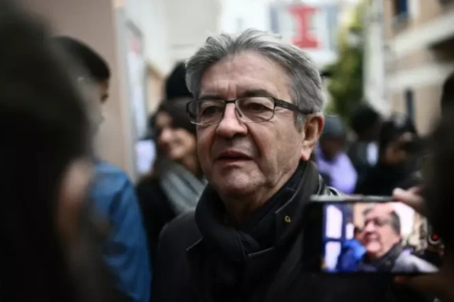 Le dirigeant de LFI et député Jean-Luc Mélenchon à Paris, le 1er décembre 2022 ( AFP / Christophe ARCHAMBAULT )