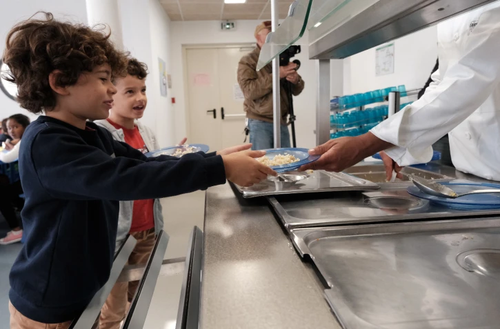  Saint-Paul : les élèves de Bellemène récoltent et goûtent leur propre riz 